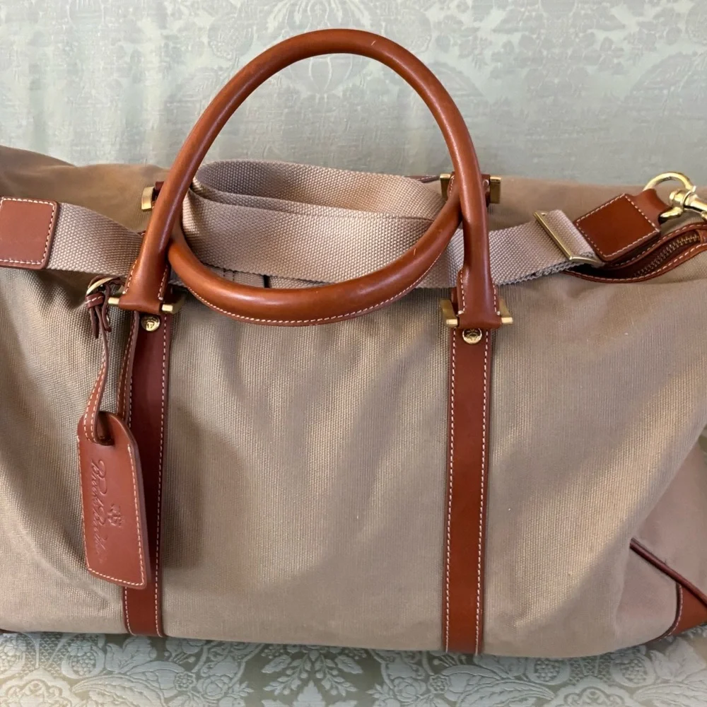 NWOT Brooks Brothers Mens Khaki Canvas and Leather Trim Zip Close Shoulder Bag